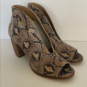 Vince Camuto Snakeskin Bootie- size 7.5